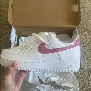 Women's Air Force 1 in Desert Berry Size US 8